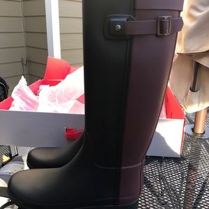 Hunter NEW IN BOX tall rain boots size 9